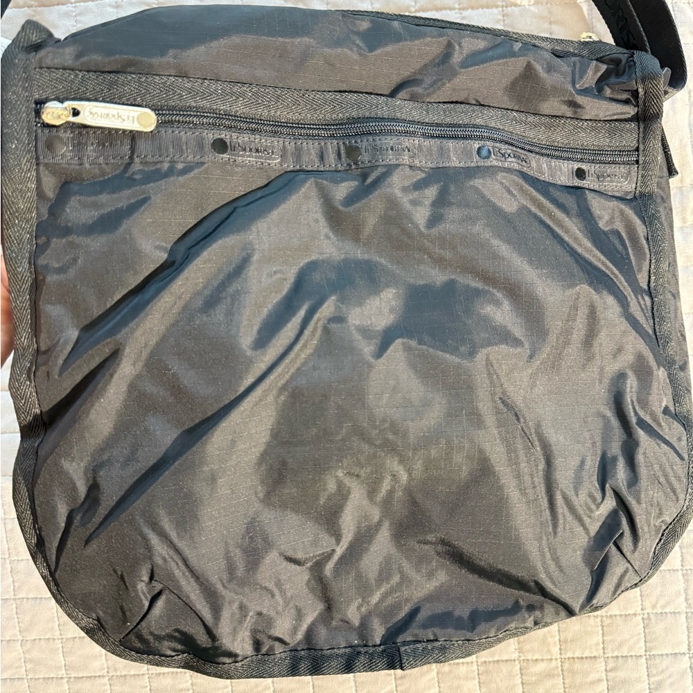 LeSportsac Black Goth Messenger Bag New With Tag - Picture 2 of 8